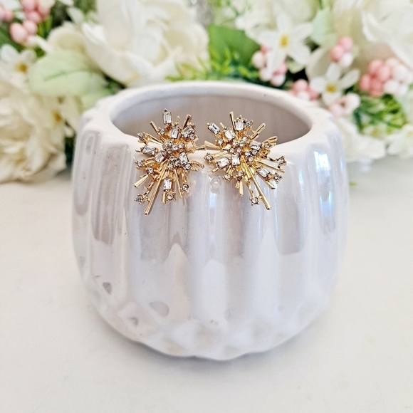 💖 2/$30 Gold tone Fireworks small rhinestone stud party sparkly light earrings - Picture 4 of 16